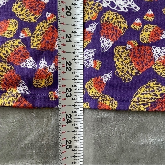 LuLaRoe Scribbled Candy Corn Graphic Baseball Style 3/4 T-shirt Size 10 - Picture 5 of 5